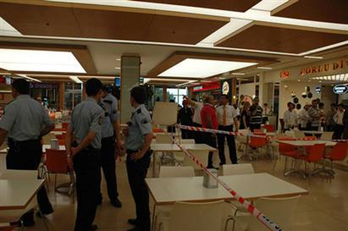 Pizzayı Beğenmeyen Polis, Esnafı Vurdu