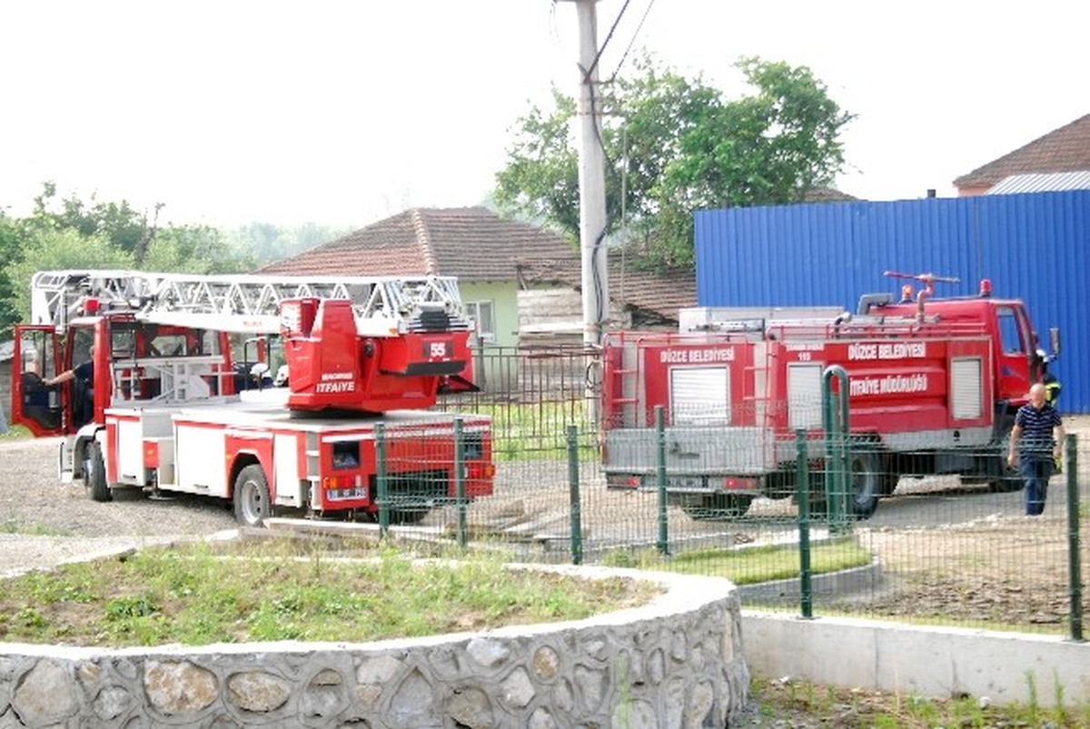 Plastik Doğrama Fabrikasında Yangın Paniği