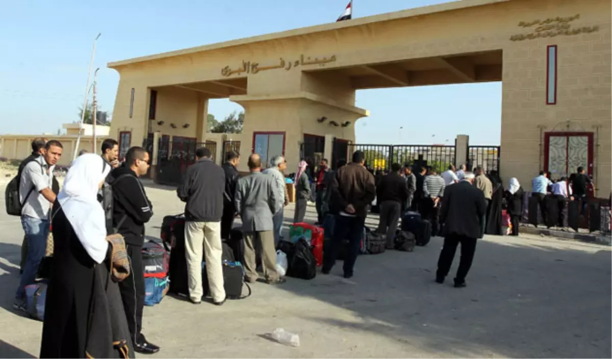 Refah Kapısı Filistinli Umre Yolcuları İçin Açıldı