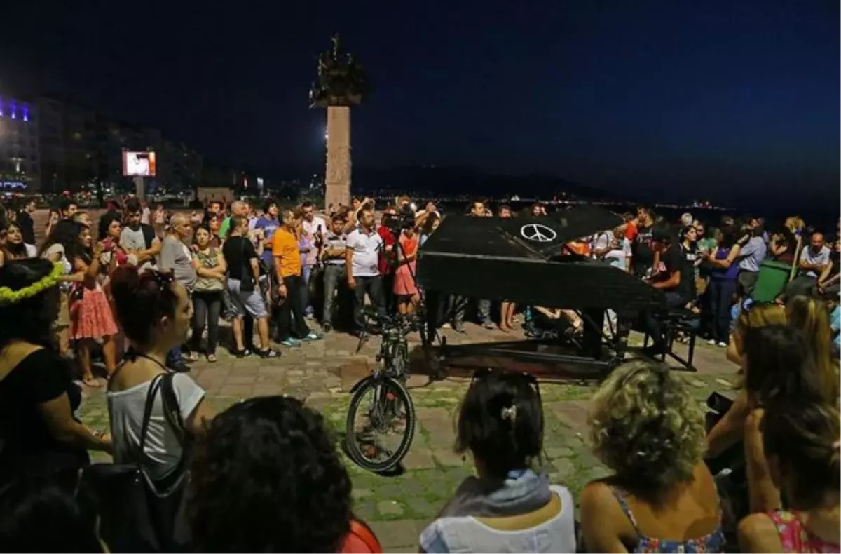 Taksim Piyanistinden Soma Konseri