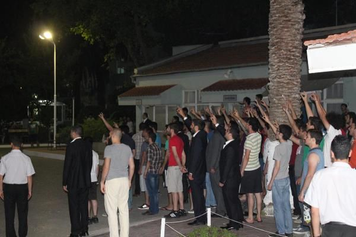 Yurtta Kalan Öğrenciler Arasında Türk-Kürt Gerginliği