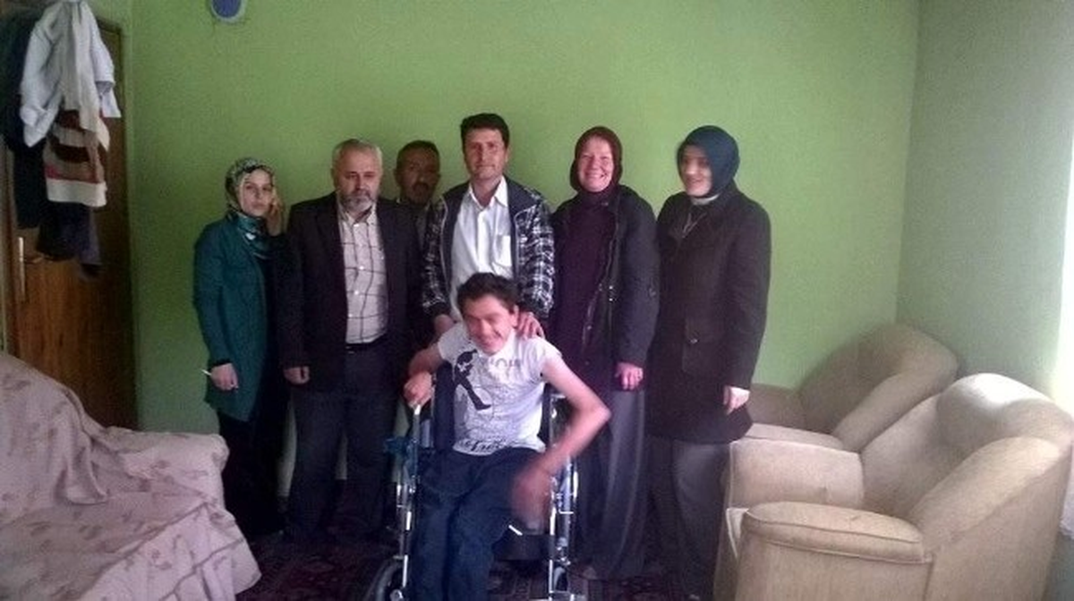 AK Parti\'den Tekerlekli Sandalye
