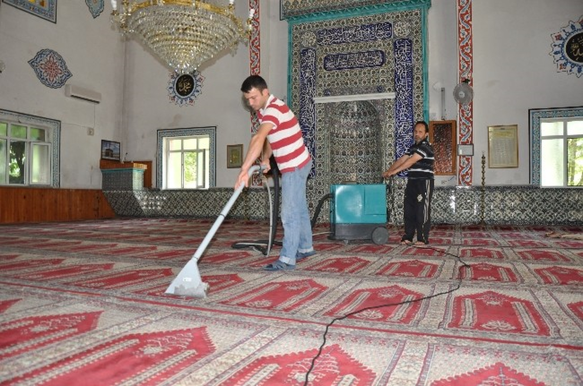 Belediye\'den Camilerde Ramazan Temizliği