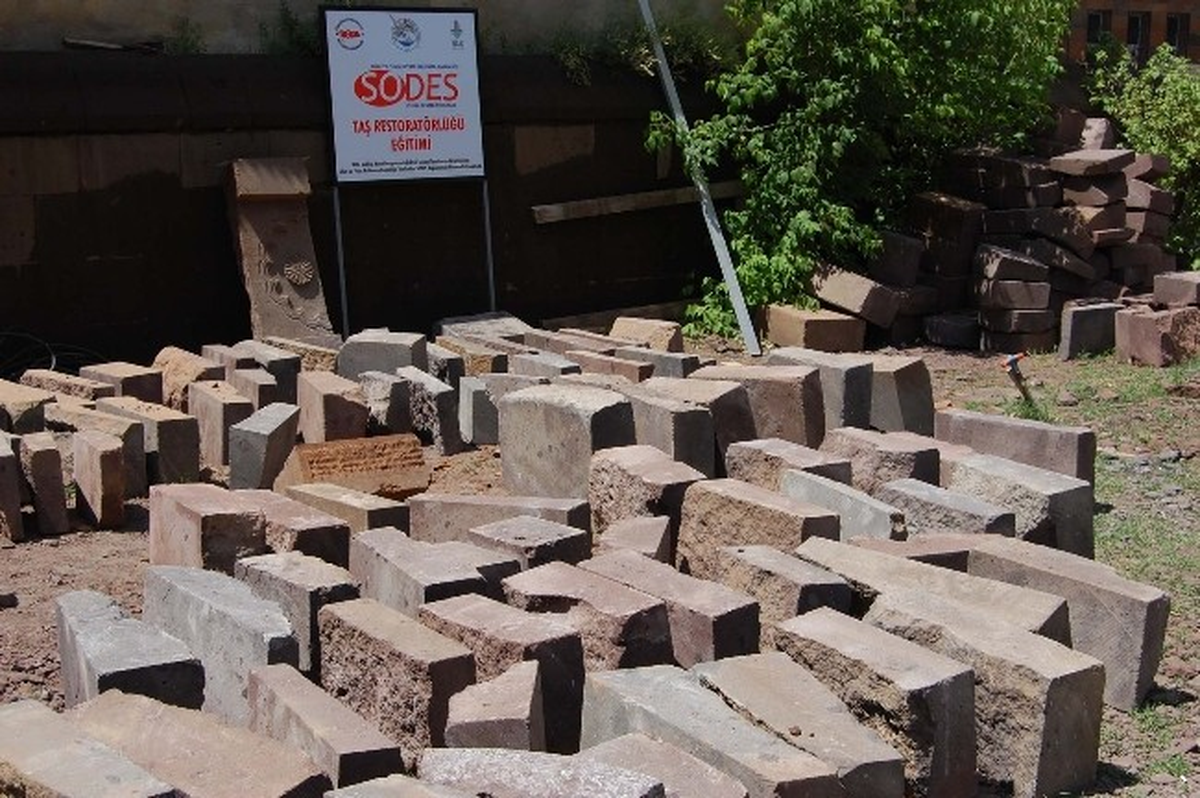 Bitlis\'te Genç Taş İşçiliği Ustaları Yetişecek
