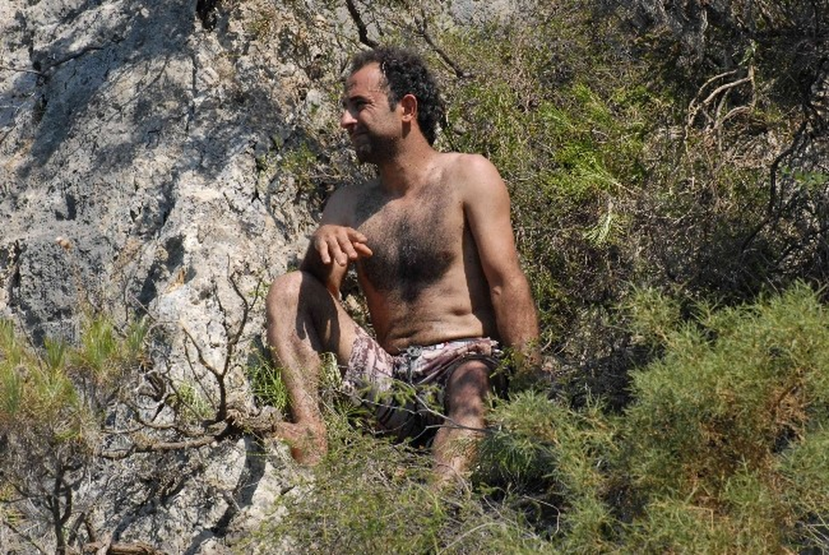 Denize Atlamak İçin Çıktığı Kayalıkta Mahsur Kaldı