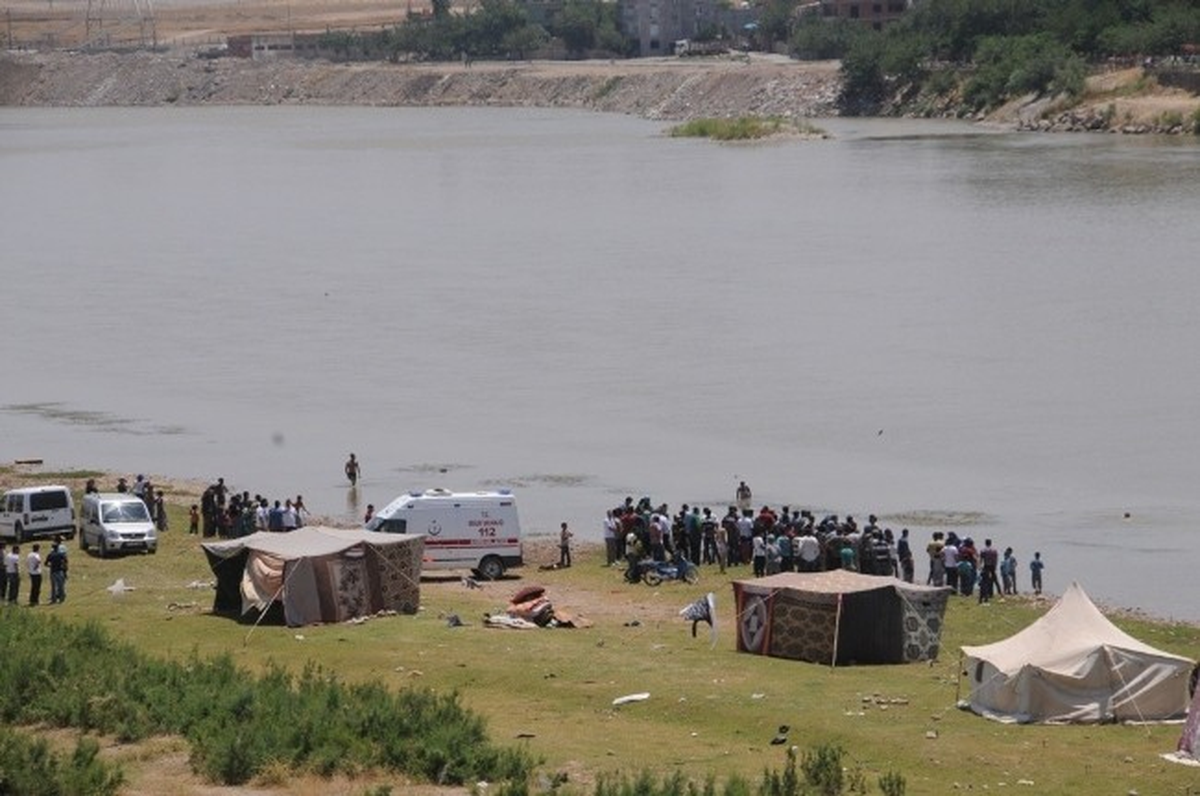 Dicle Nehri\'ne Giren 10 Yaşındaki Çocuk Suda Kayboldu