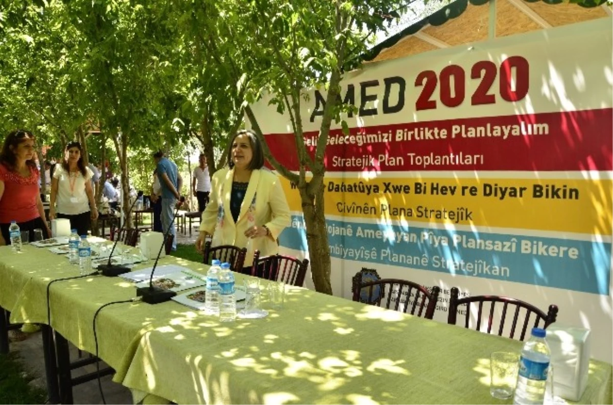 Diyarbakır Büyükşehir Belediyesi Muhtarlarla Toplantılarına Devam Ediyor