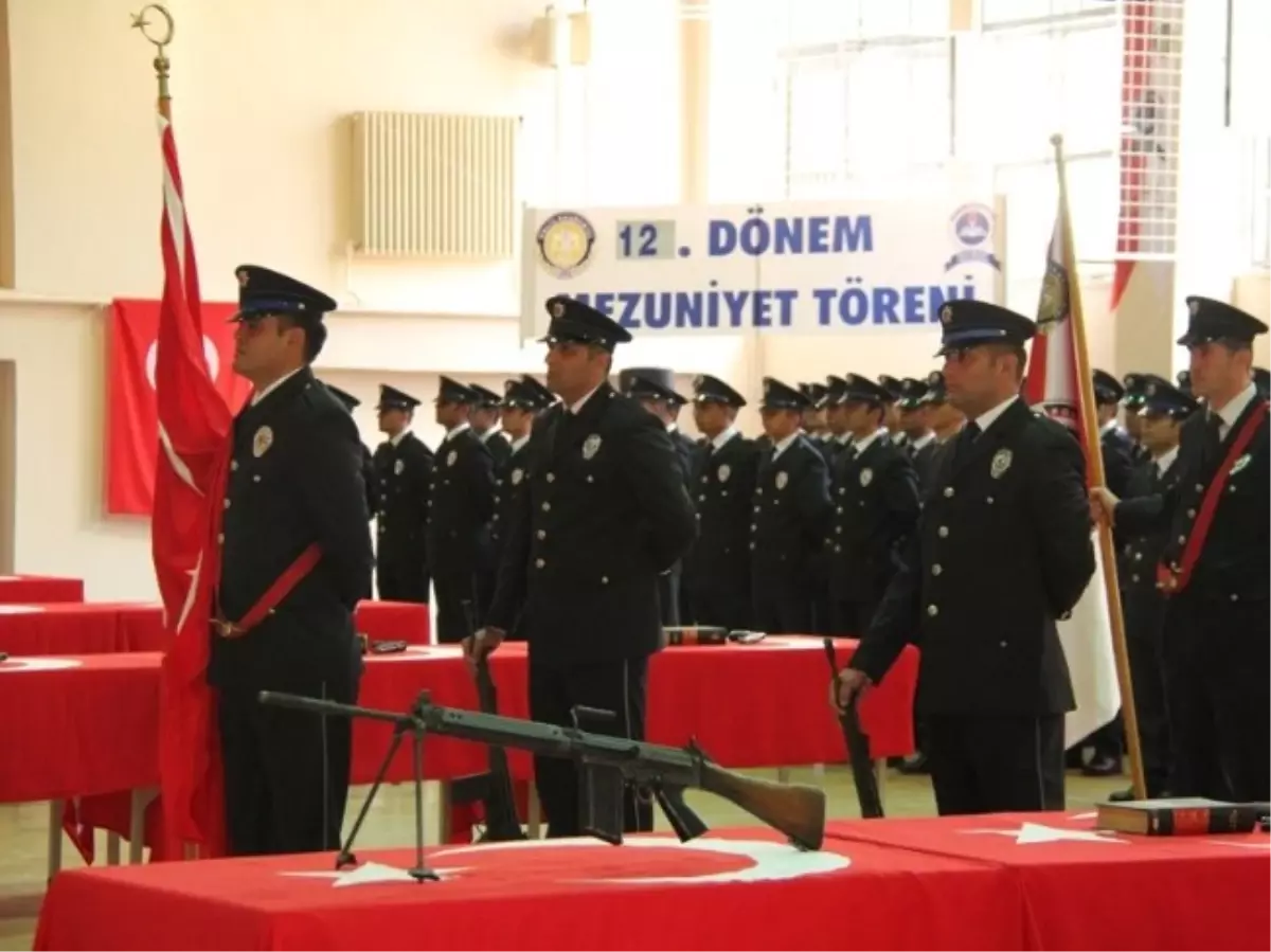 Elazığ\'da 165 Öğrenci Yemin Ederek Polisliğe İlk Adımlarını Attı