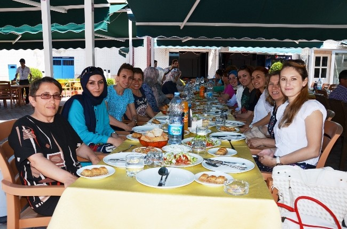 Emekliye Ayrılan Öğretmenlere Veda Yemeği