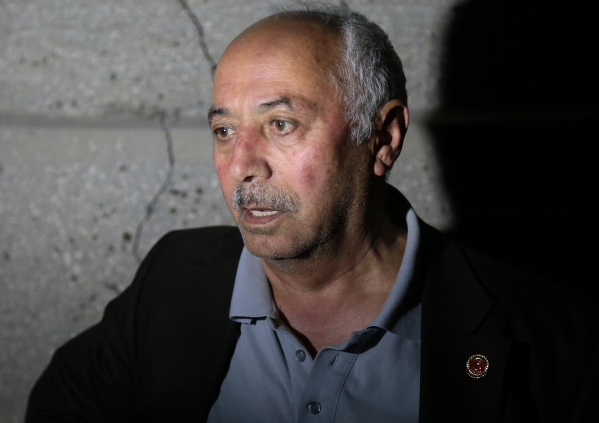 Evde Mahsur Kalan Köpeği Kurtarmak İçin Seferber Oldular