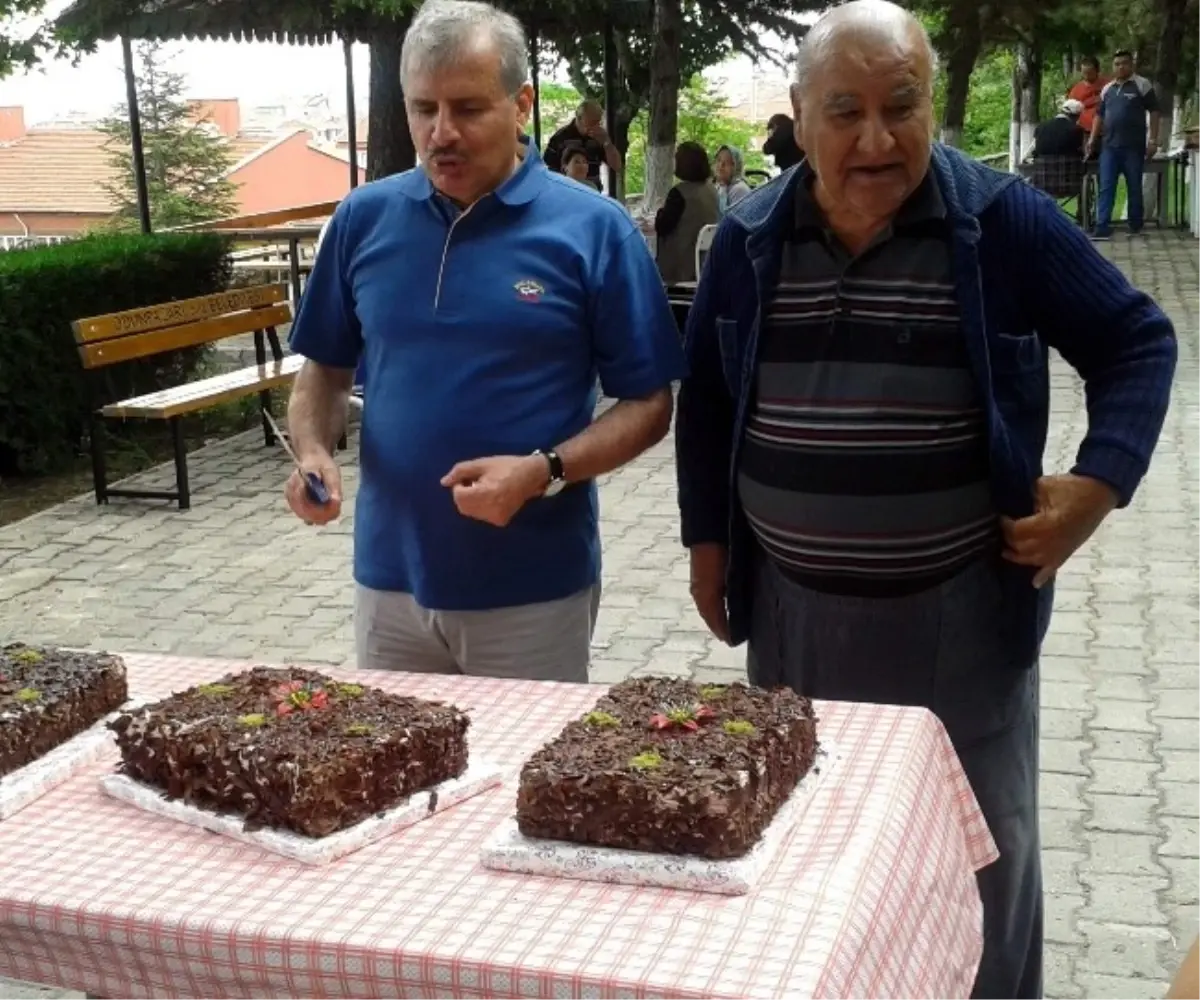 Huzur Evlerinde Babalar Günü Kutlaması