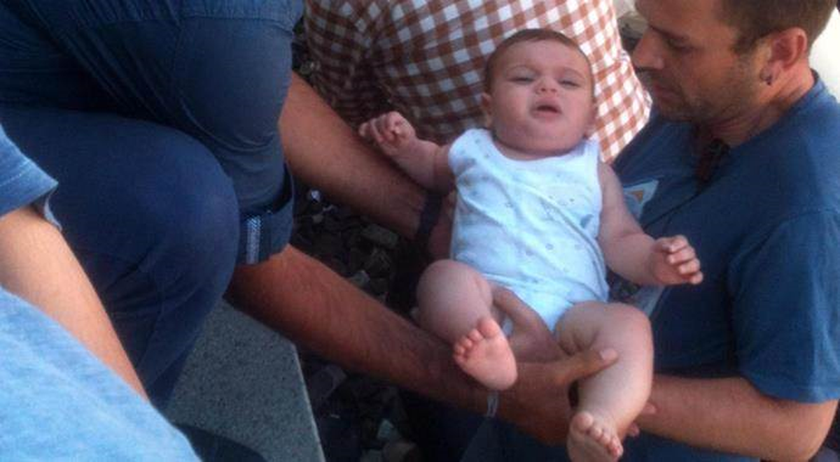 İzmir\'de Raylara Düşen Bebek