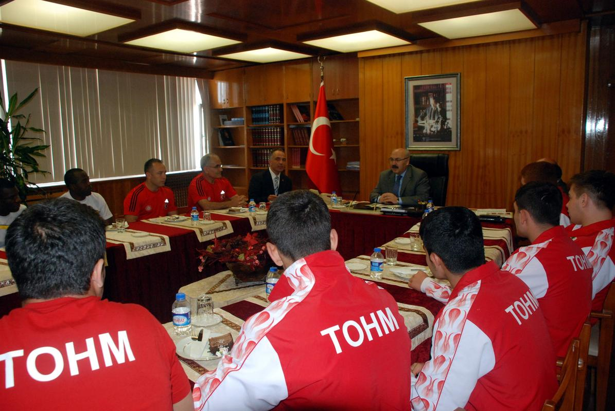 Judoculardan Sinop Valisi Köşger\'e Ziyaret