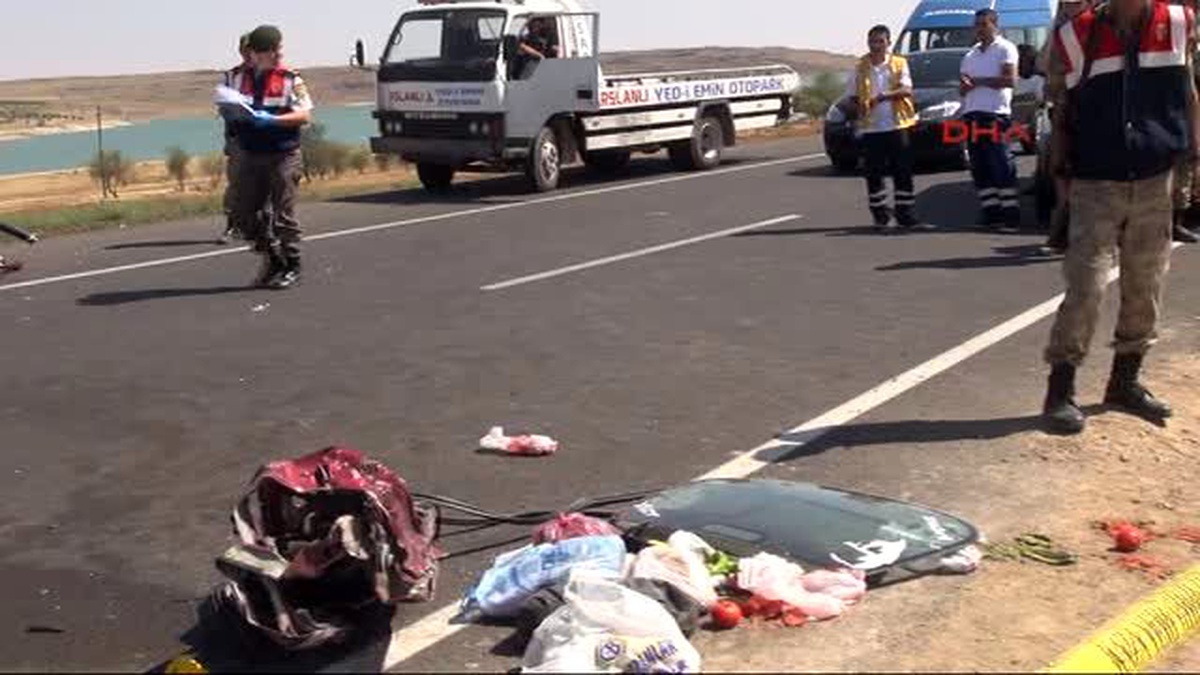Kilis\'te Minibüs ile Otomobil Çarpıştı: 4 Ölü 1