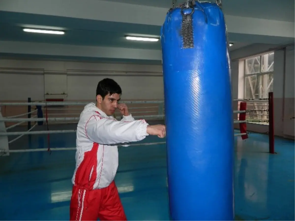 Milli Boksör Ertuğrul Erdemir, Milli Takım Kampına Katıldı