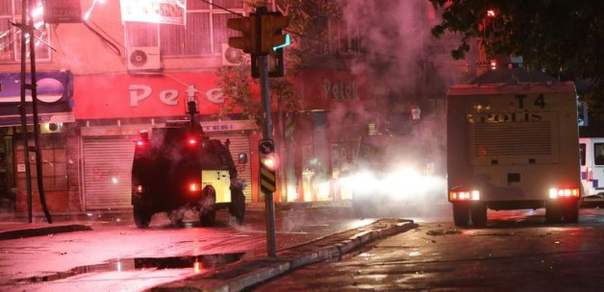 Okmeydanı\'nda Zırhlı Araç Alevler İçinde Kaldı
