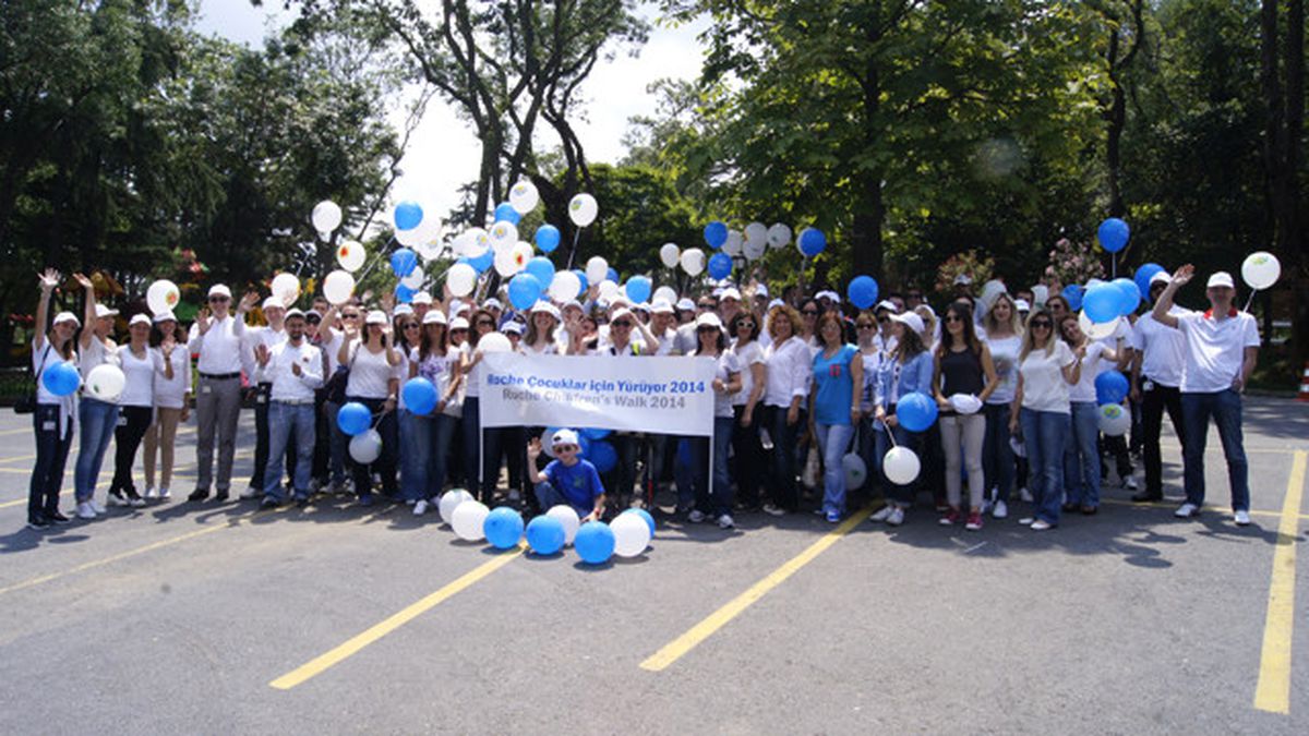 Roche Çalışanları Soma\'daki Çocuklara Eğitim Desteği İçin Yürüdü