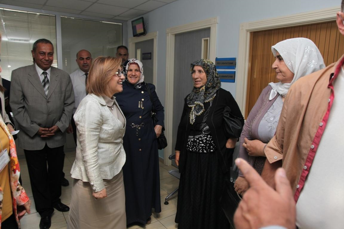 Fatma Şahin, Tıp Merkezlerini İnceledi