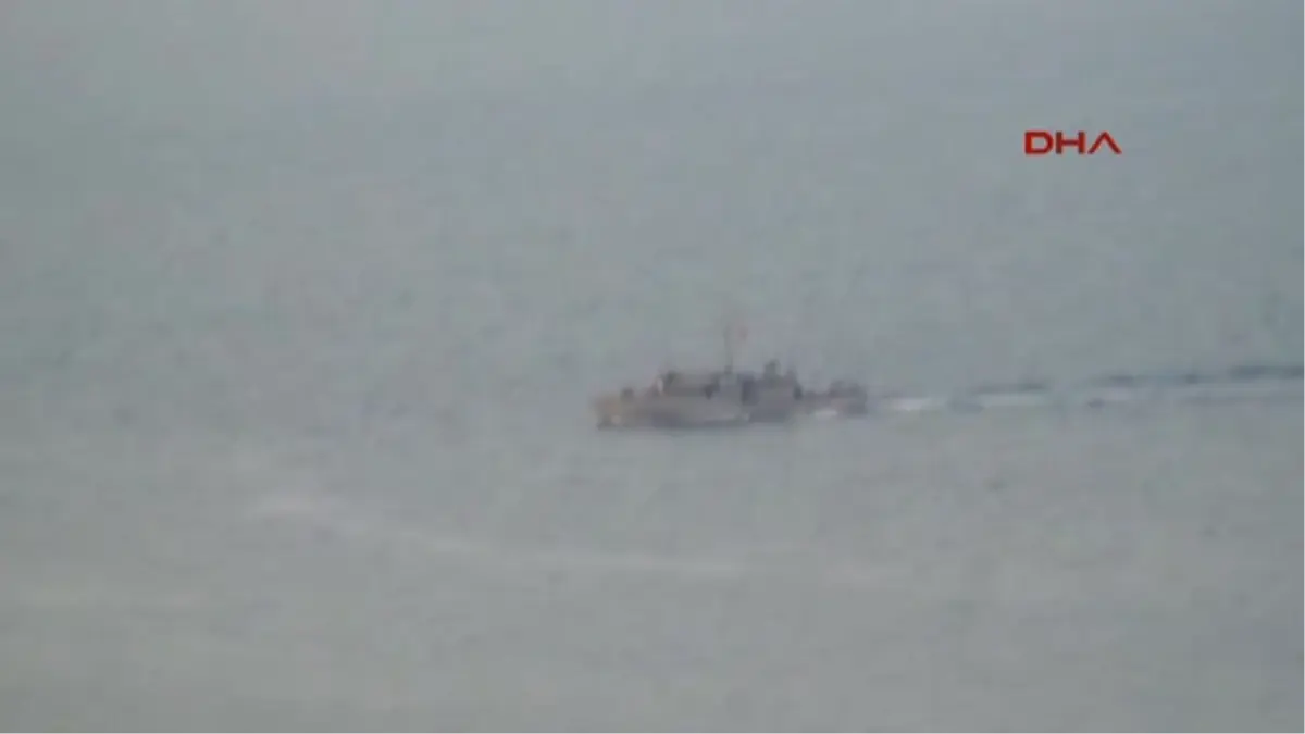 Teknesiyle Denizde Kaybolan Balıkçıyı Askeri Gemiler de Aradı