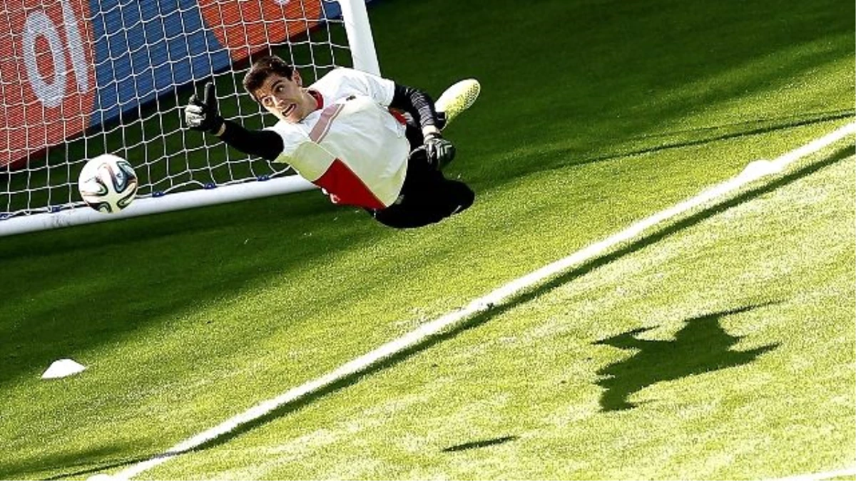 Thibaut Courtois\'nın Belçika Performansı Parmak Isırtıyor