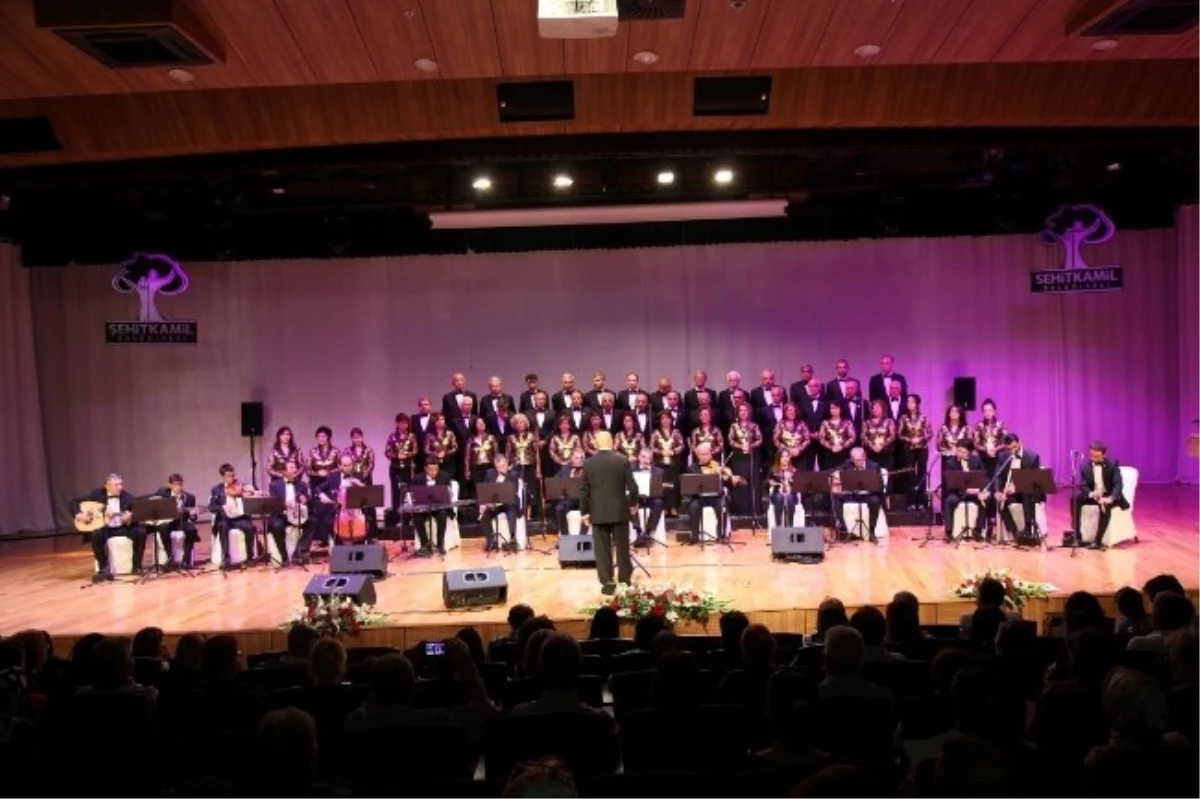 Türk Sanat Müziği Korosu\'ndan Muhteşem Konser