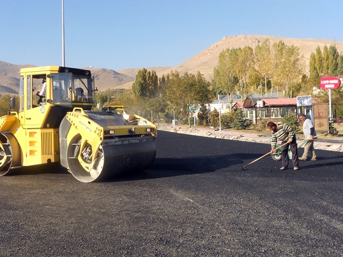 Adilcevaz\'da Yol Çalışmaları