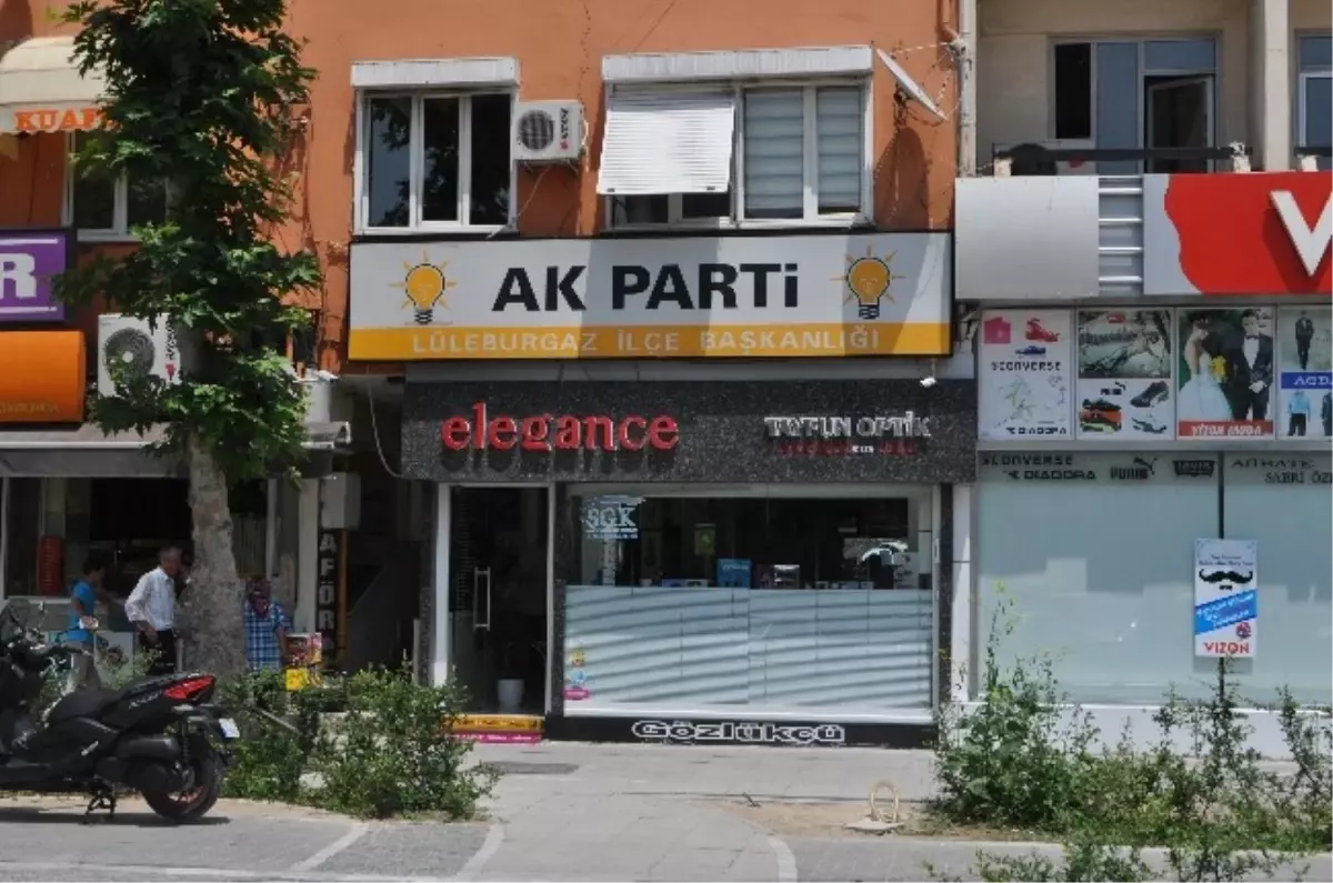 AK Parti Binasına Çirkin Saldırı