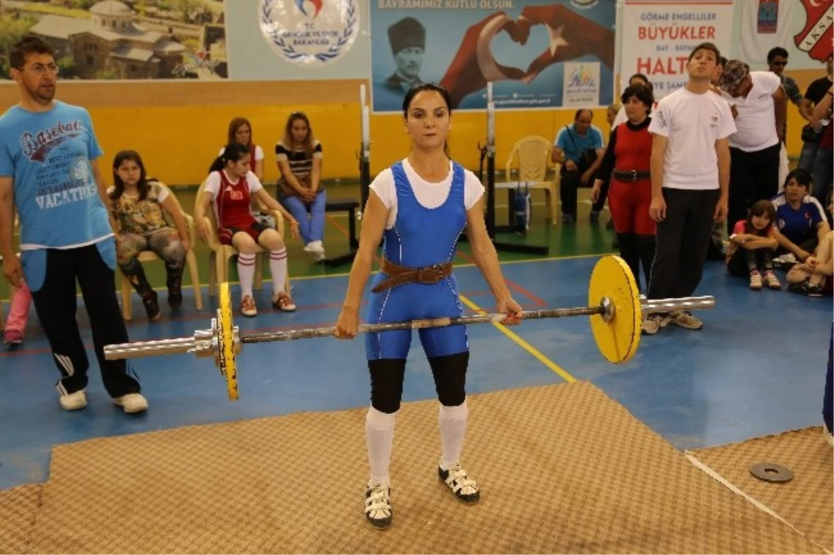 Aksaray\'da Görme Engelliler Halter Türkiye Şampiyonası