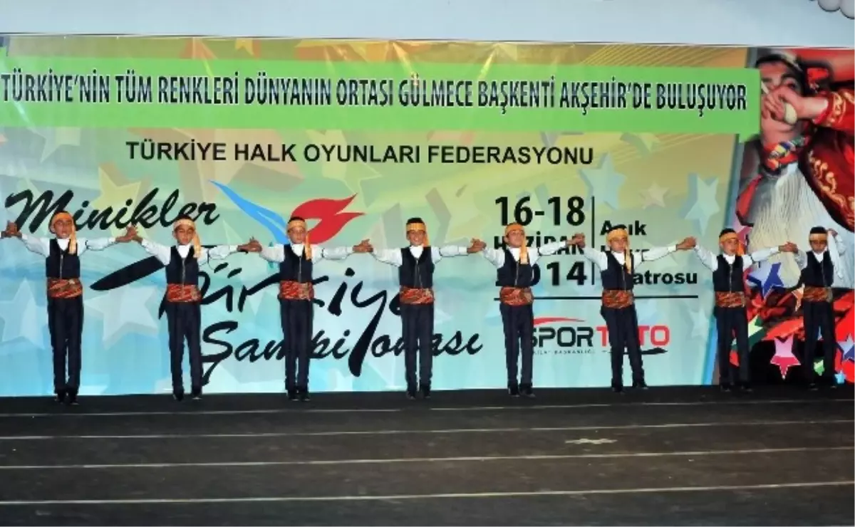 Akşehir\'deki Halkoyunları Şampiyonasında İlk Birincilik Erzurum\'un