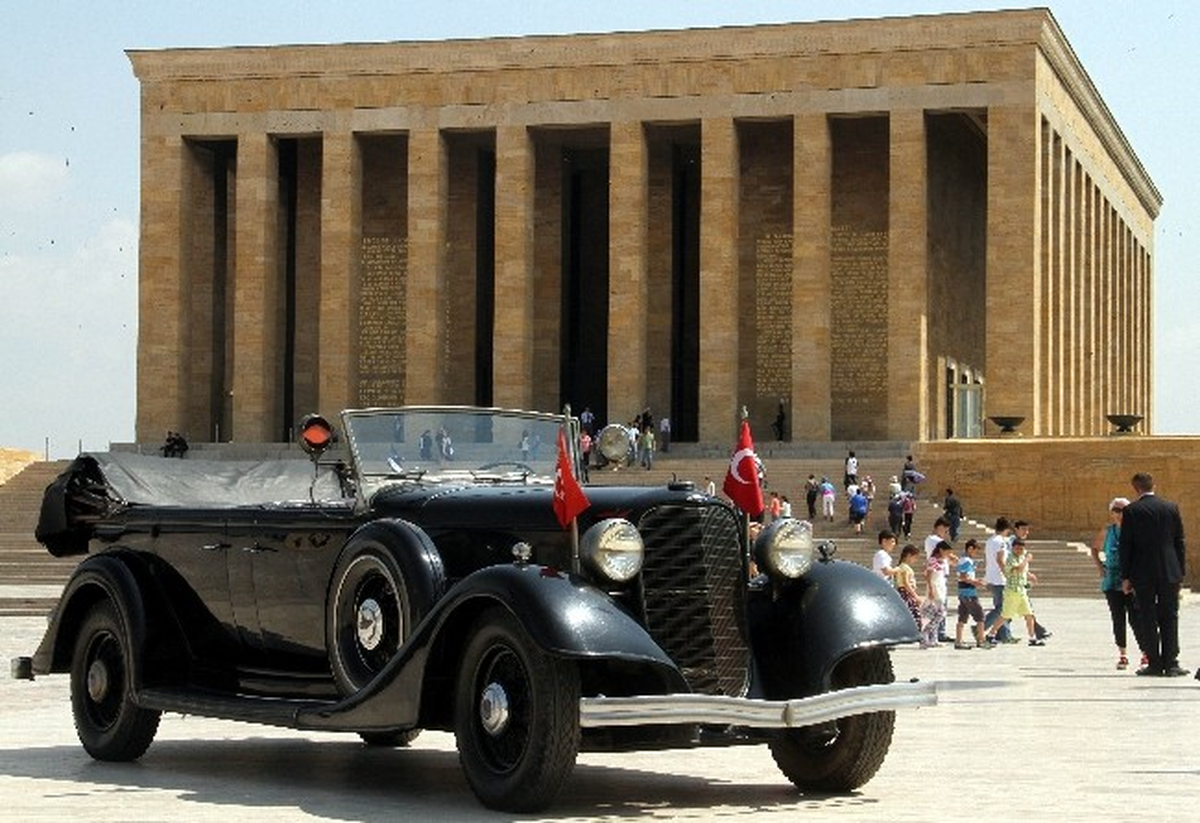 Atatürk\'ün Makam Araçları Yenilenecek