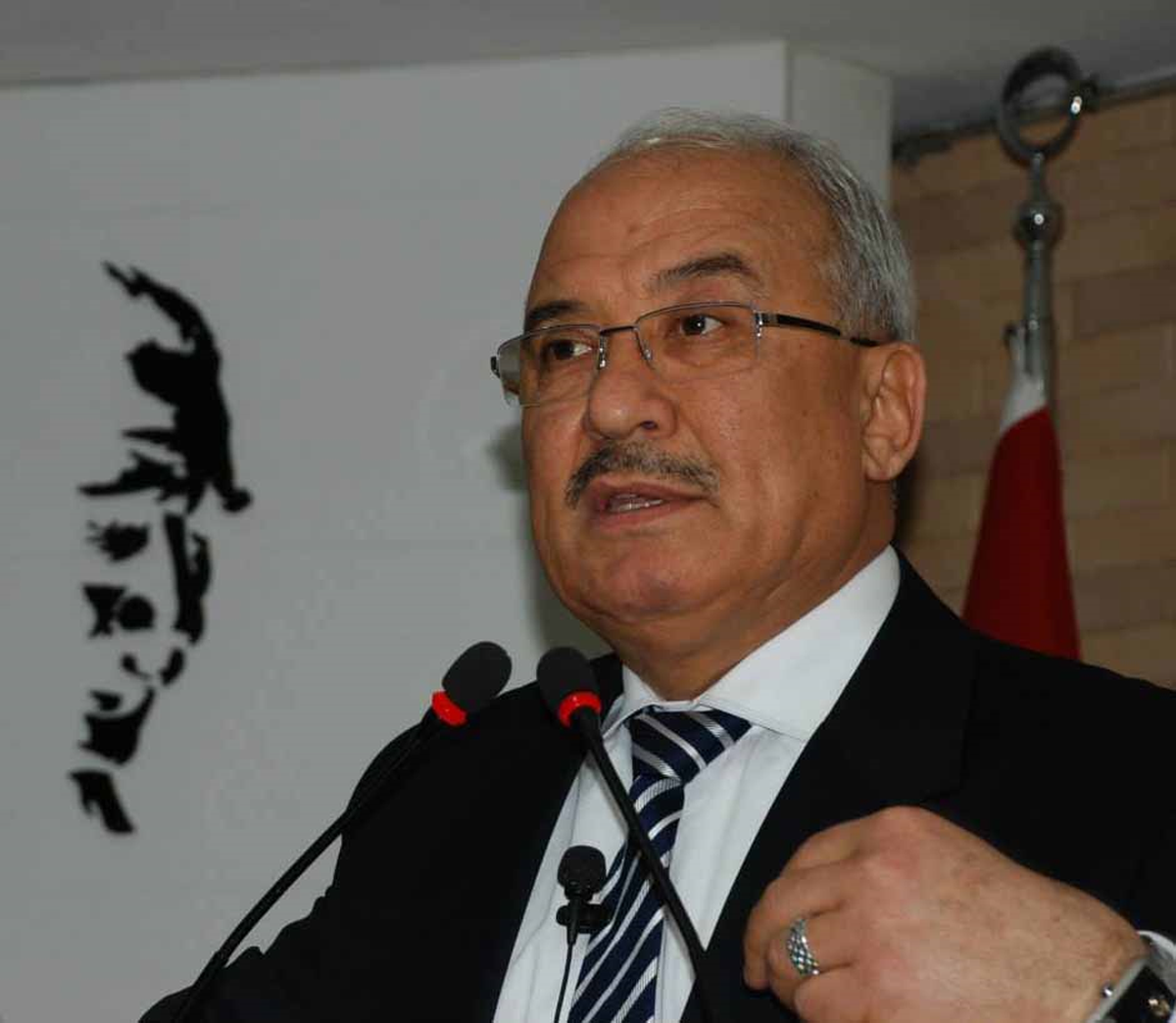 Mersin\'de Belediye Salonlarında Kürtçe Müziğin Yasaklandığı İddiası