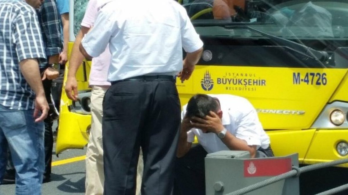 Metrobüsün Çarptığı Seyyar Satıcı Öldü