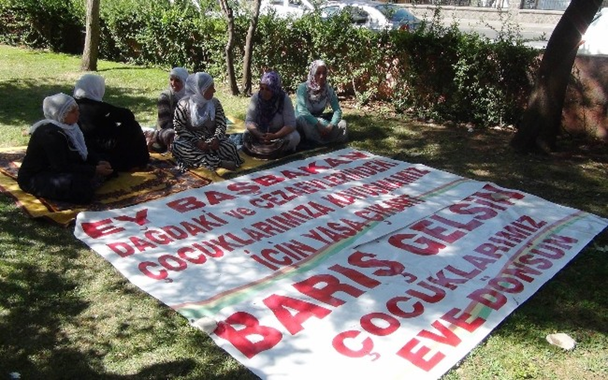 BDP\'li Anneler de Oturma Eylemi Başlattı