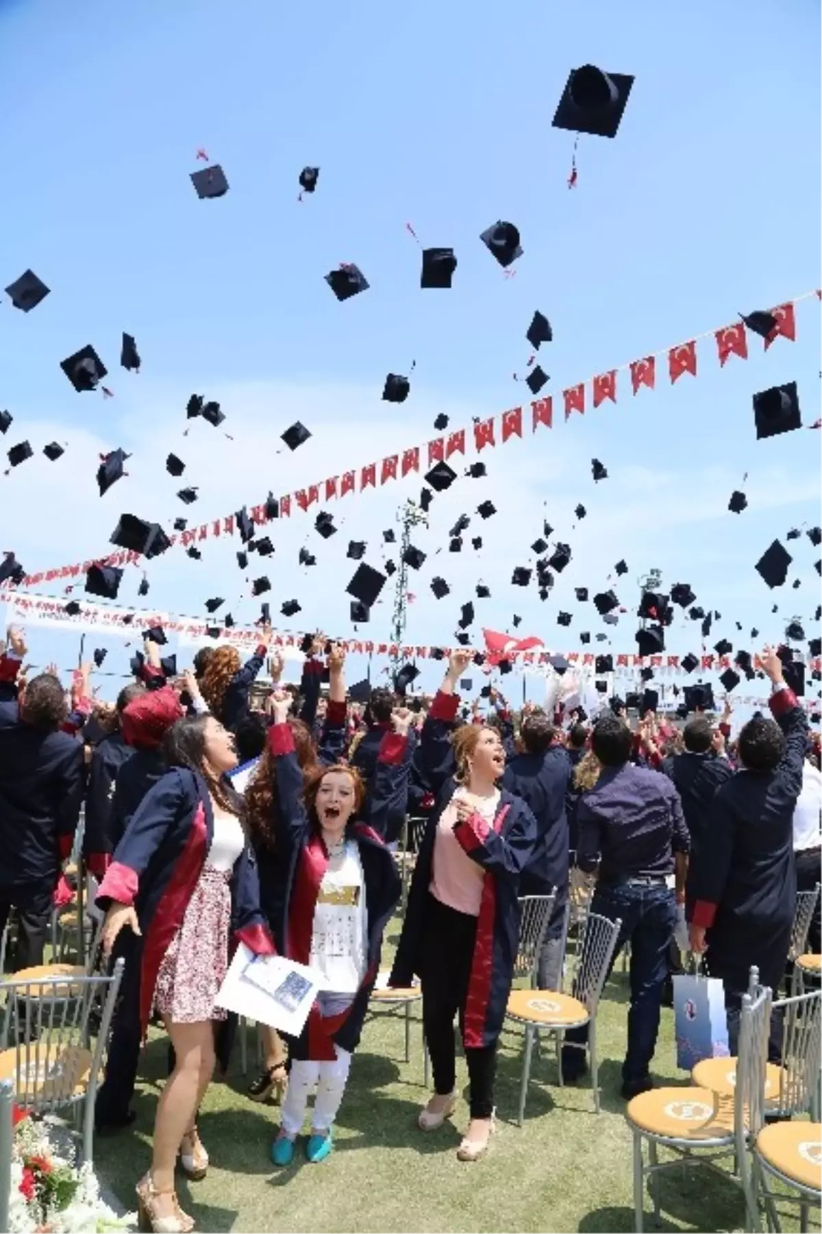 Eğitimde Mezuniyet Sevinci