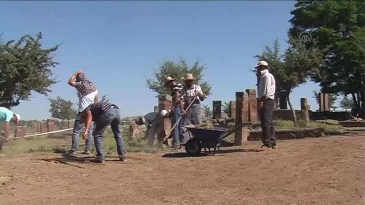 "Eski Ahlat Şehri" kazıları başladı -