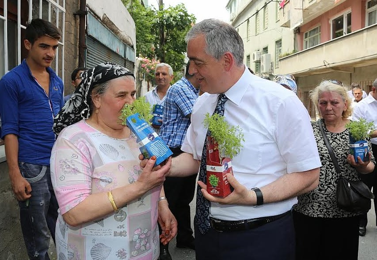 Eyüp Fesleğenlerle Donatılıyor