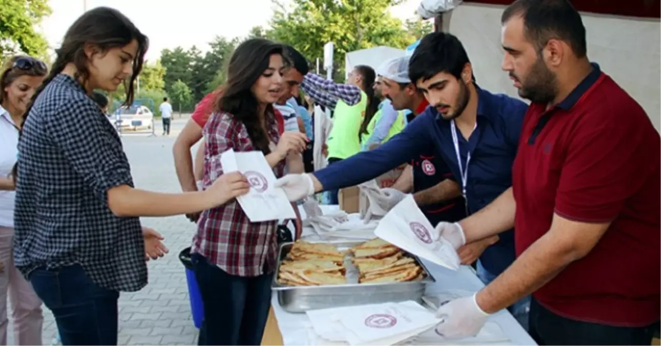 FÜ\'de Peynirli Ekmek Festivali Düzenlendi