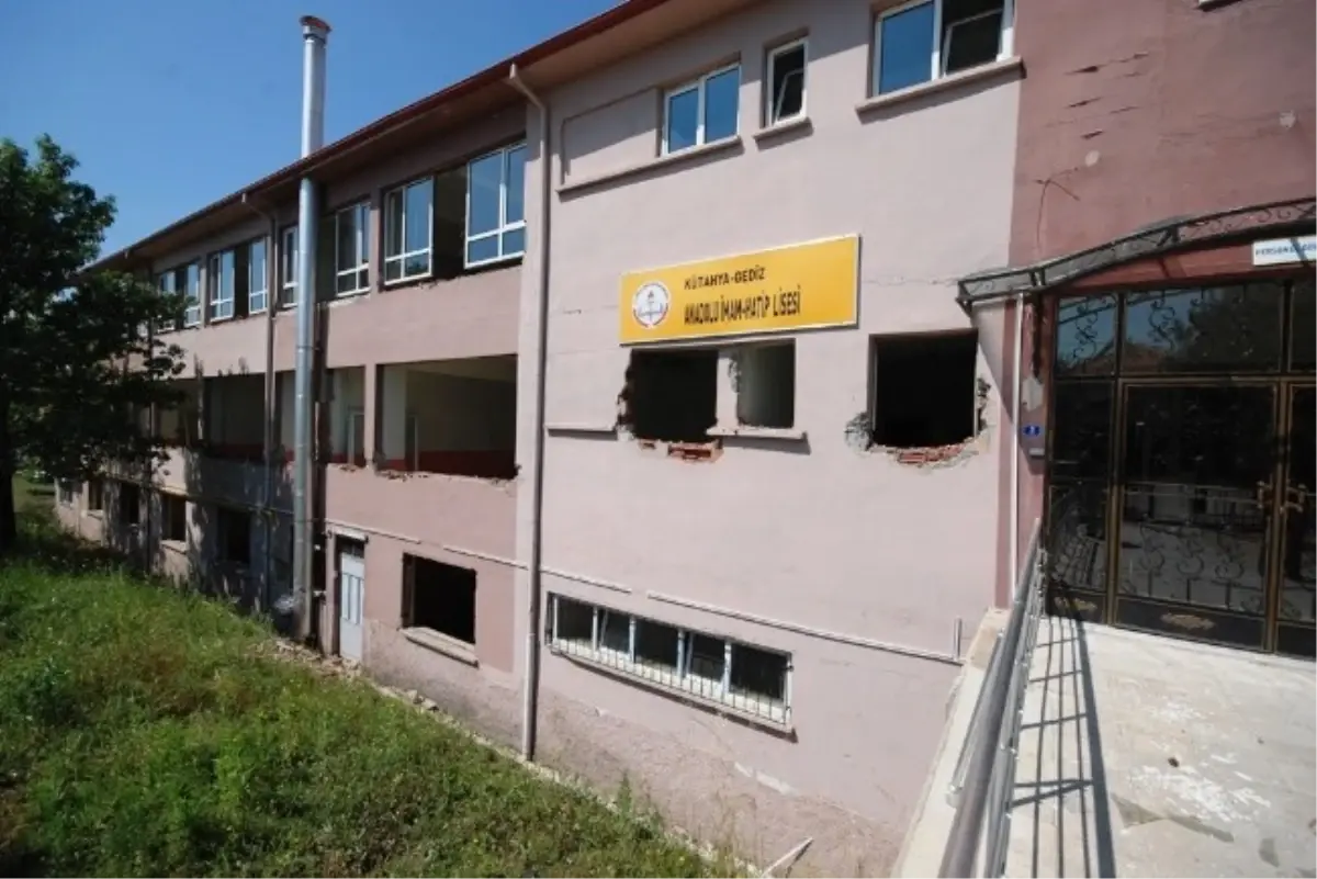 Gediz İmam Hatip Lisesi Yeni Okul Binasına Kavuşuyor