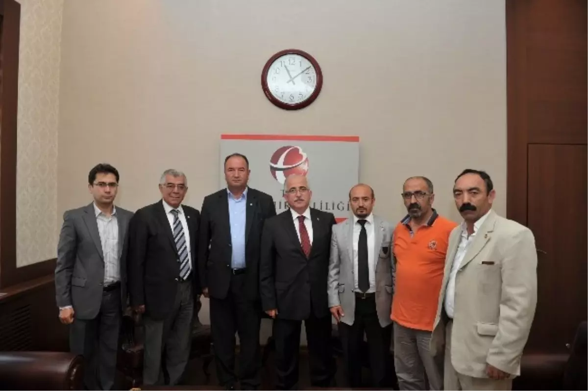 Hacı Bektaş Veli Derneğinden Vali Tuna\'ya Ziyaret