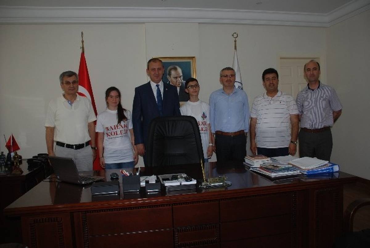 Işık\'tan Başarılı Öğrencilere Ödül