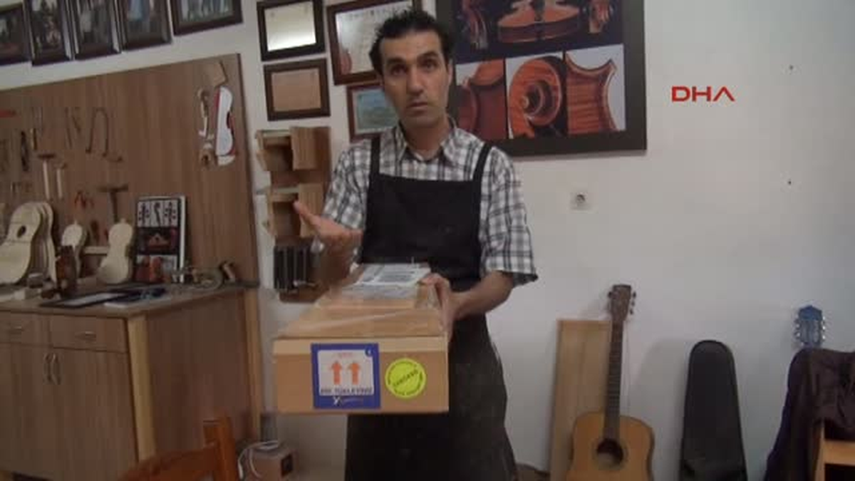 İtalya\'daki Yarışmaya Gönderdiği Keman Kırıldı