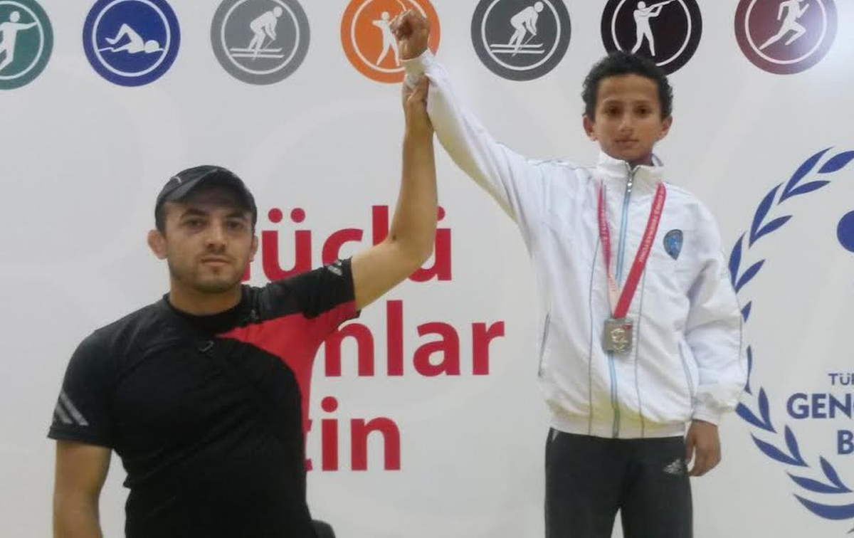Kağıtsporlu Güreşçi, Antep\'te Gümüşü Kaptı