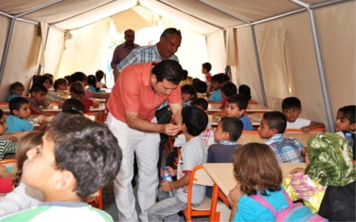 Kamp Dışındaki Çocuklar İçin Okul Açıldı