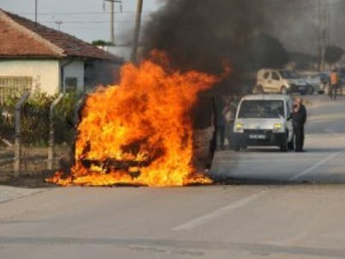 Kırıkkale\'de Minibüs Yangını