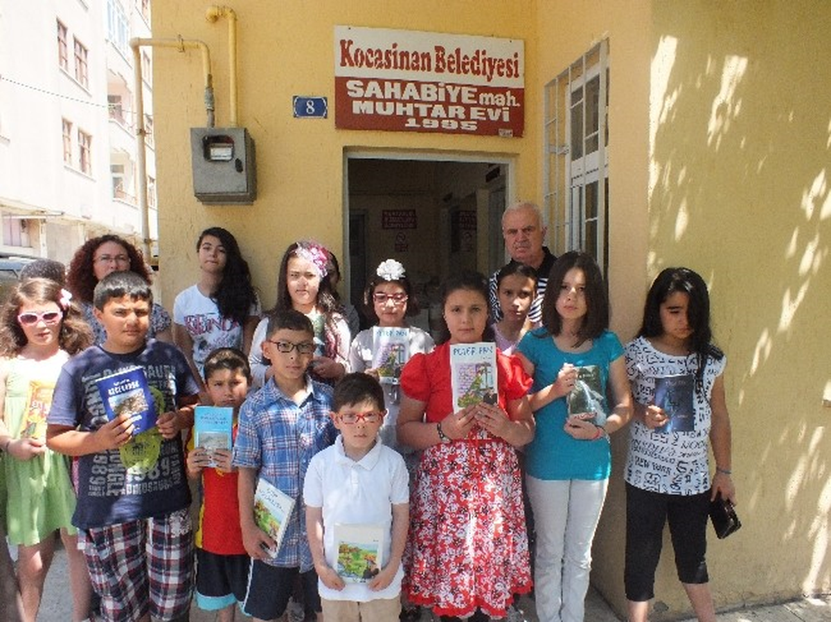 Muhtardan Başarılı Öğrencilere Anlamlı Hediye