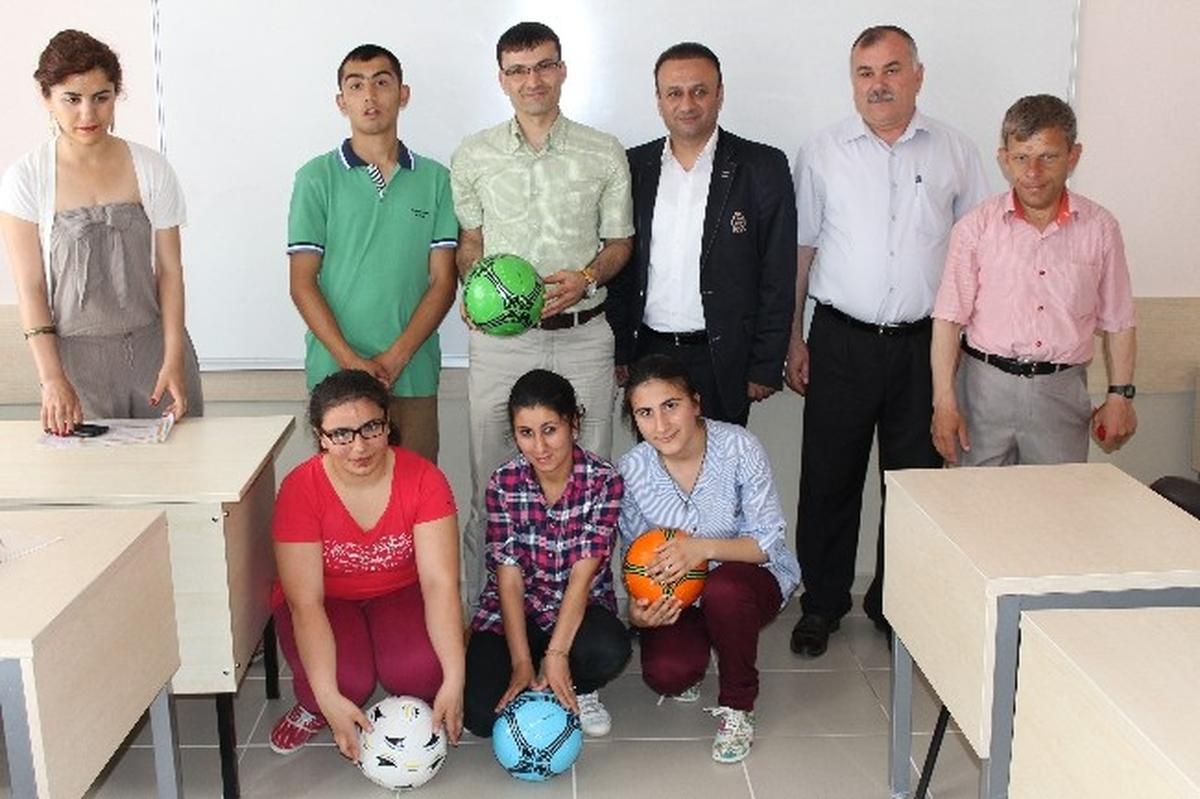 Özel Öğrenciler Karne Hediyelerini Aldı