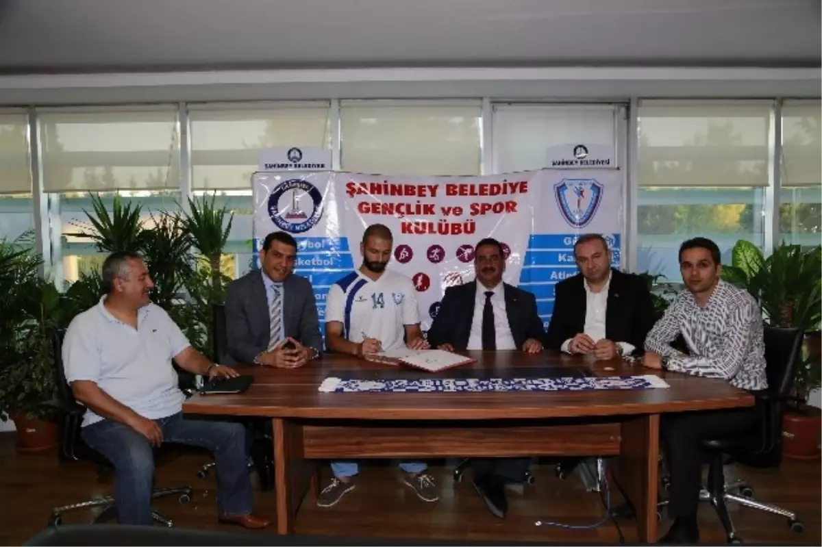 Şahinbey Belediye Voleybol\'da Transferler Devam Ediyor