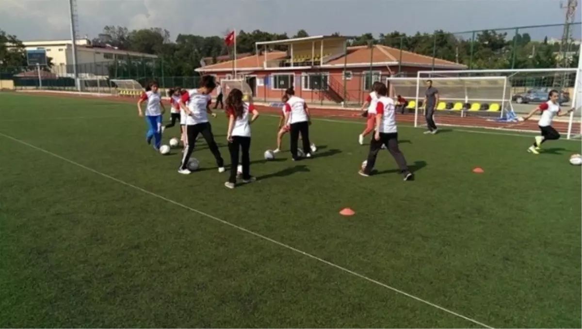 Tekirdağ\'da Bayan Futbol Yaz Okulu Başladı