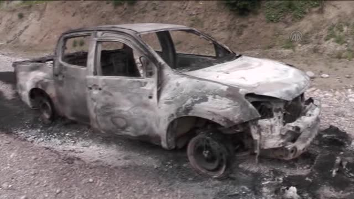 Tunceli\'de bir pikap yanmış halde bulundu