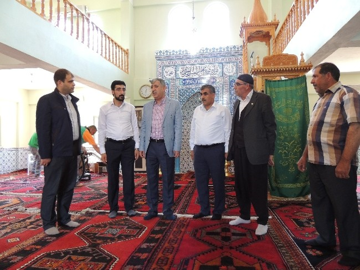 Yeşilyurt Belediyesi Cami Temizliği Yapıyor